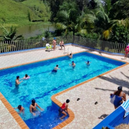 El Penol  Hotel El Potrillo מראה חיצוני תמונה
