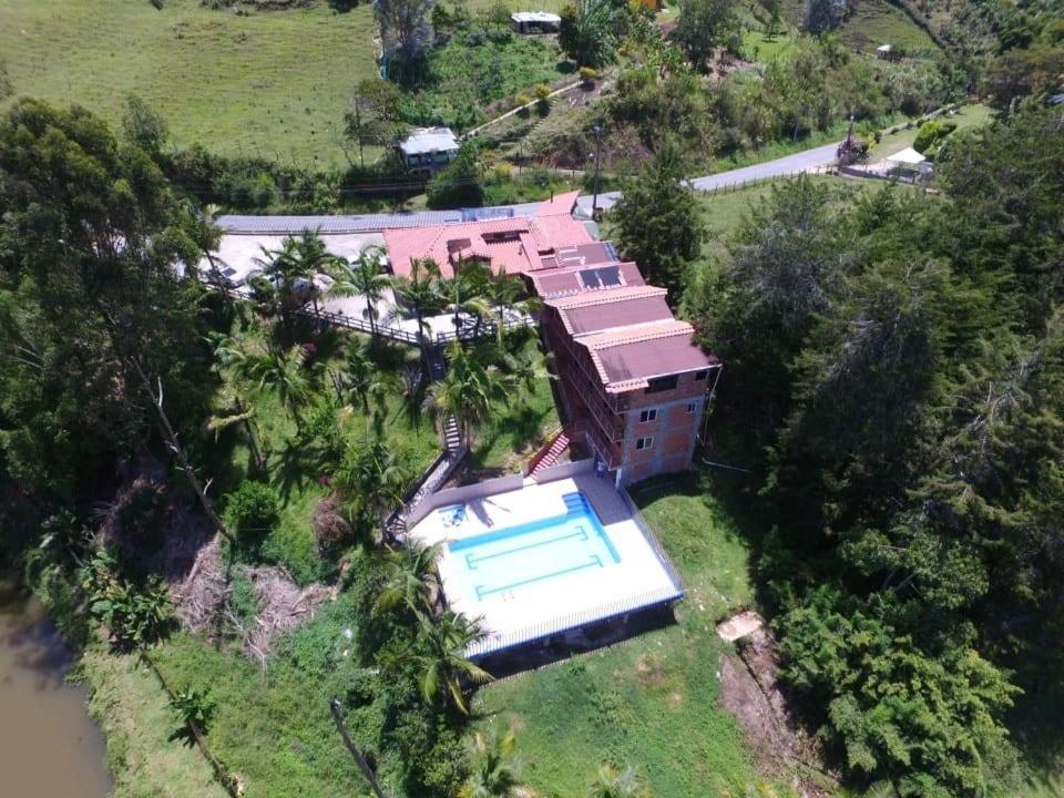 El Penol  Hotel El Potrillo מראה חיצוני תמונה