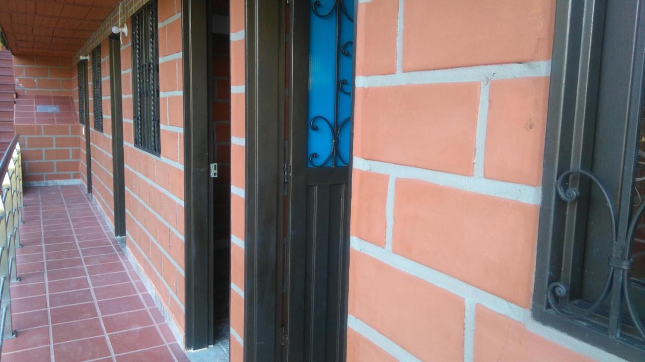 El Penol  Hotel El Potrillo מראה חיצוני תמונה