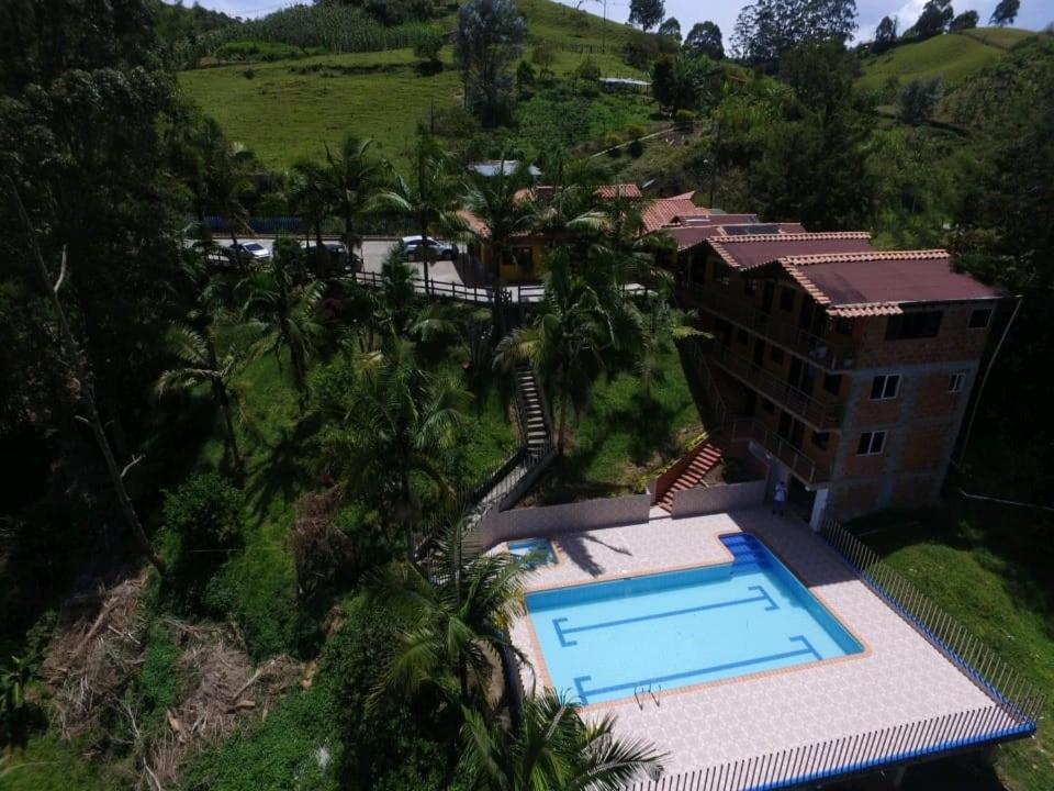 El Penol  Hotel El Potrillo מראה חיצוני תמונה