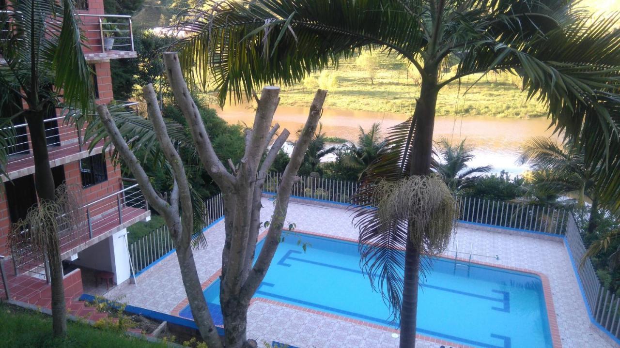 El Penol  Hotel El Potrillo מראה חיצוני תמונה