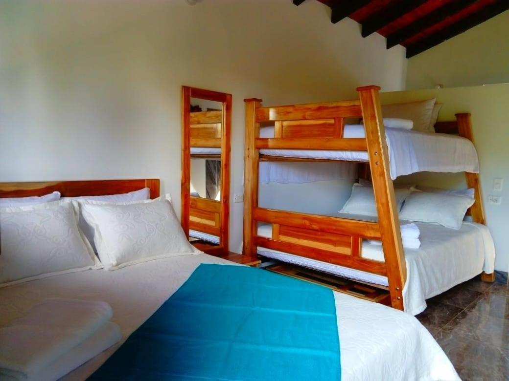 El Penol  Hotel El Potrillo מראה חיצוני תמונה