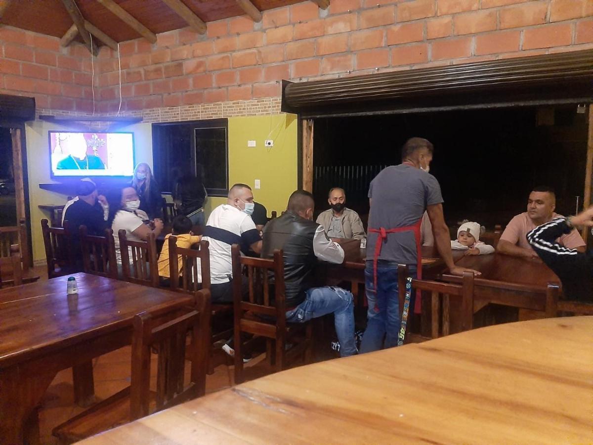 El Penol  Hotel El Potrillo מראה חיצוני תמונה