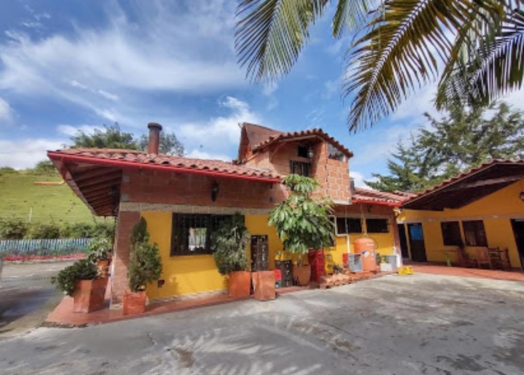 El Penol  Hotel El Potrillo מראה חיצוני תמונה