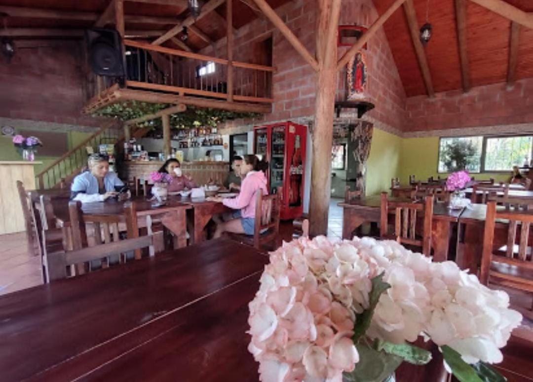 El Penol  Hotel El Potrillo מראה חיצוני תמונה