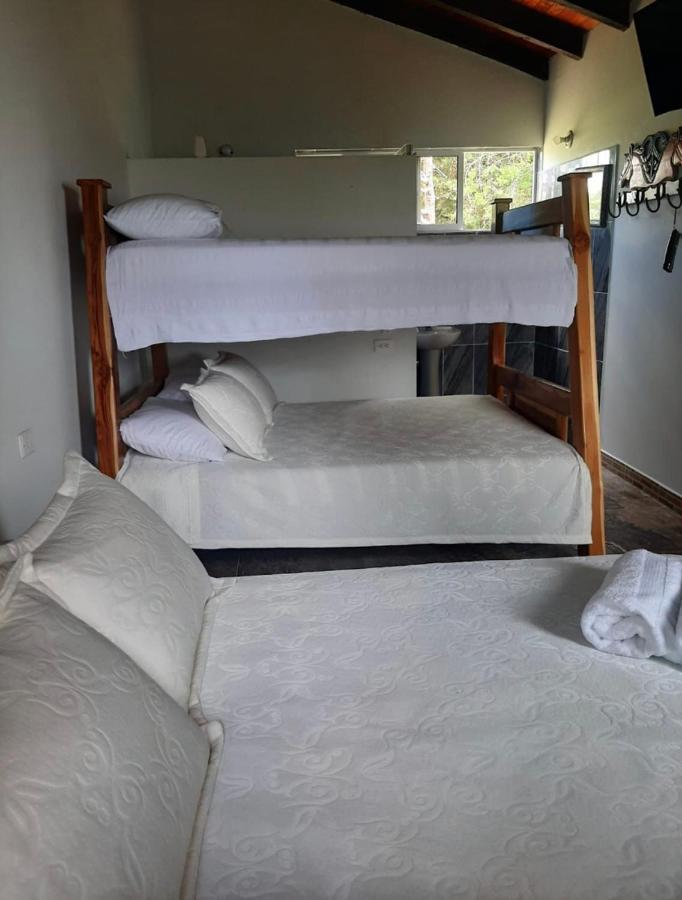 El Penol  Hotel El Potrillo מראה חיצוני תמונה